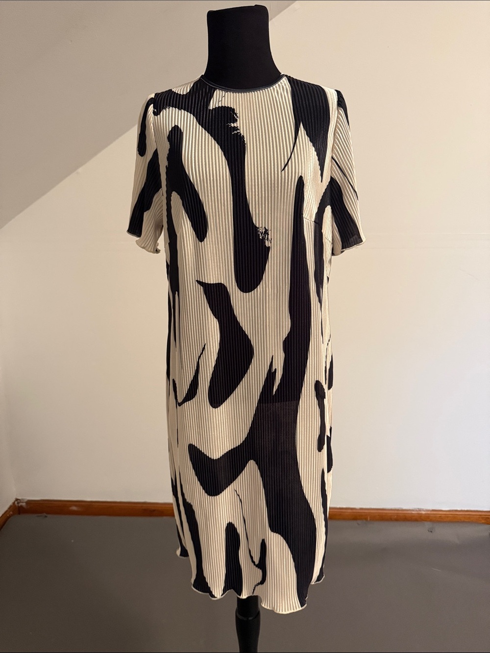 Black & Cream Abstract Print Dress